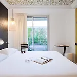 Ibis Styles Buttes Chaumont Hotel Parijs