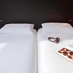 Ibis Styles Buttes Chaumont Parijs