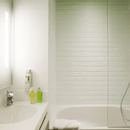 Ibis Styles Buttes Chaumont Paris