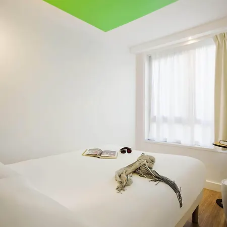 Ibis Styles Buttes Chaumont Paris