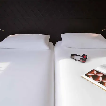 Ibis Styles Buttes Chaumont Parigi