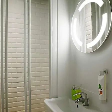 Ibis Styles Buttes Chaumont Parigi