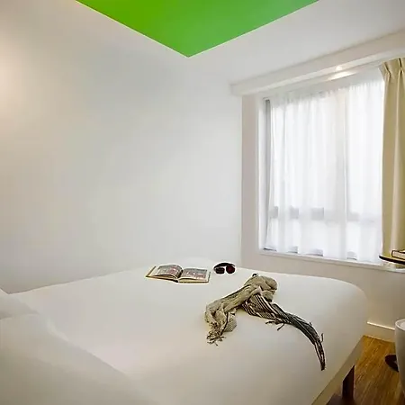 Ibis Styles Buttes Chaumont París