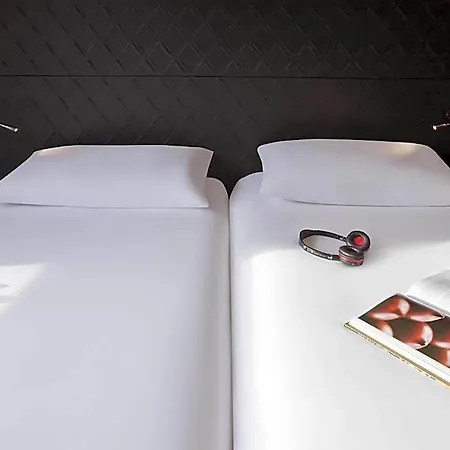 Ibis Styles Buttes Chaumont París