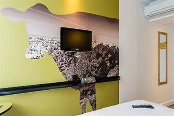 Ibis Styles Buttes Chaumont Hotel Paryż