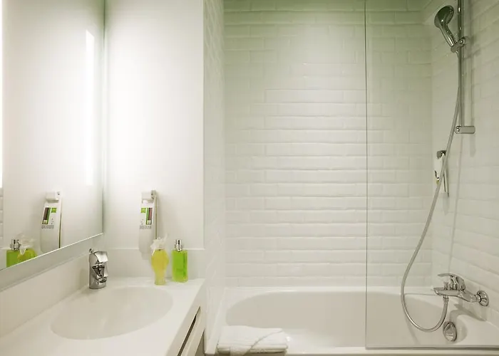 Ibis Styles Buttes Chaumont Parijs